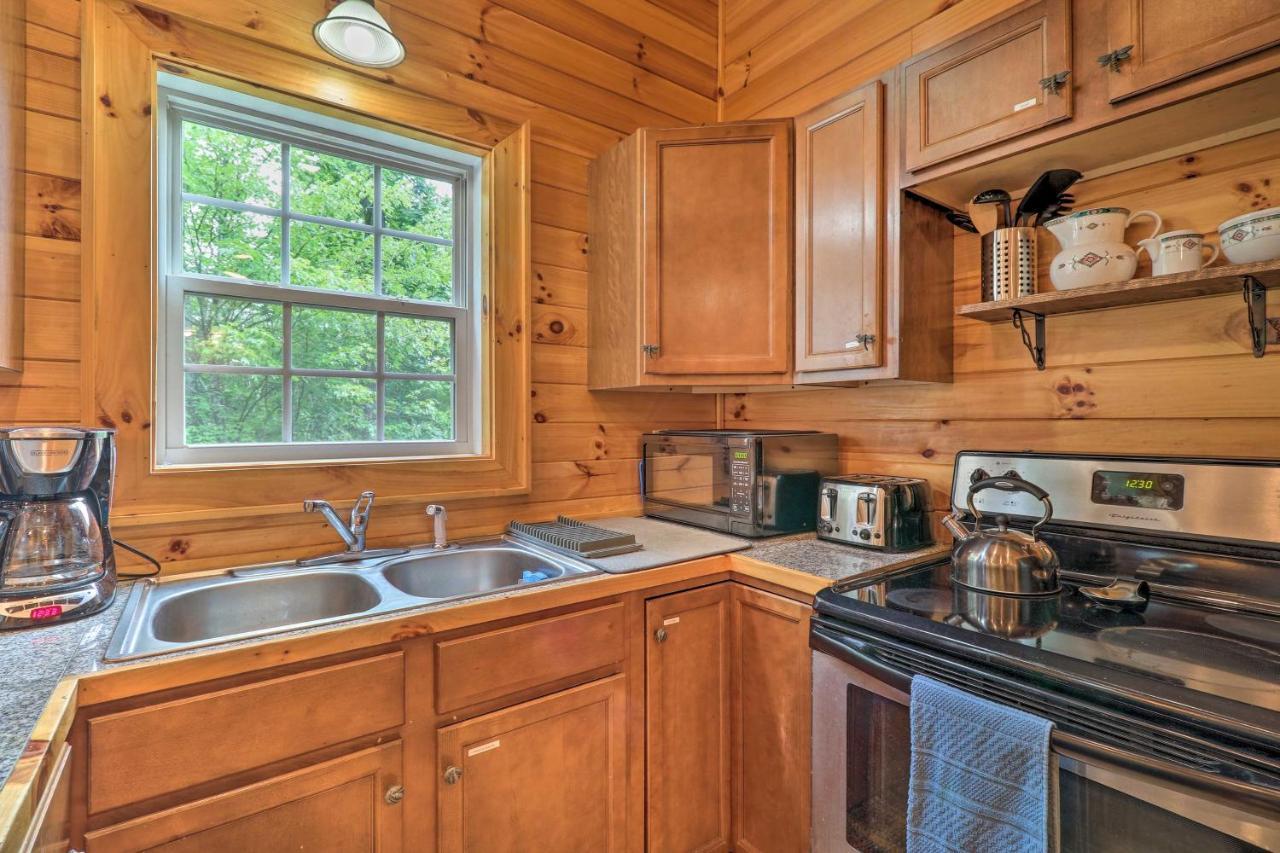 Cozy Boone Cabin With Deck Close To Downtown! Extérieur photo